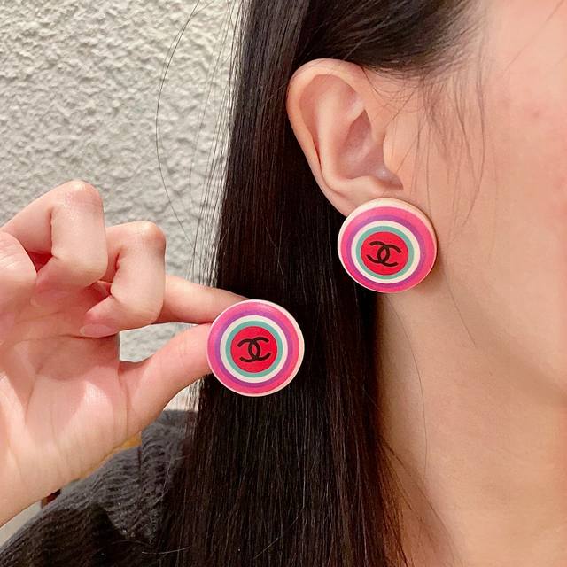 Chanel round double C earrings DDD