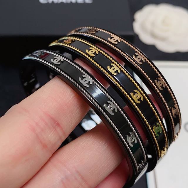 New Chanel double C carbon black bracelet, heavy duty, Bling Bling, the color i