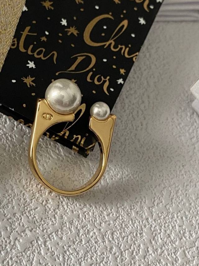 Dior Dior large and small pearl letter ring original clear letter printing, ins