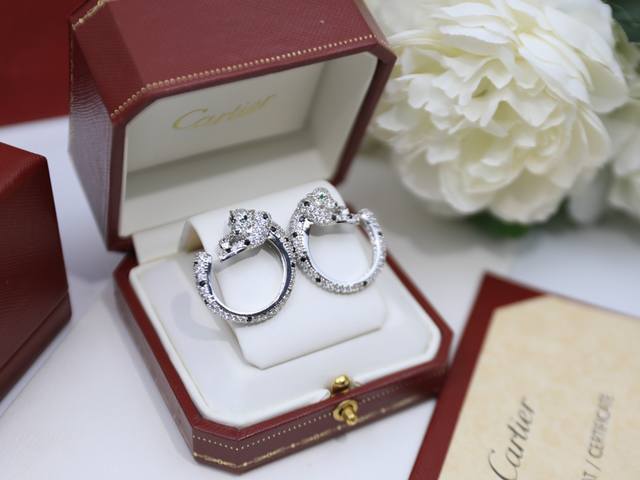 Batch sold like crazy, celebrity-popular Cartier jewelry series, sexy three-dime