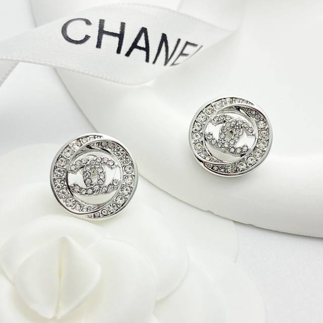 Chanel earrings are hot-selling and new products are available Chan 25 hollow r
