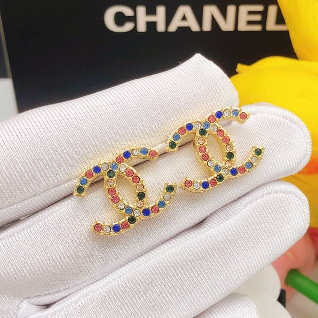 No. Xed0551 New autumn and winter colored diamond earrings Super face-shaping S