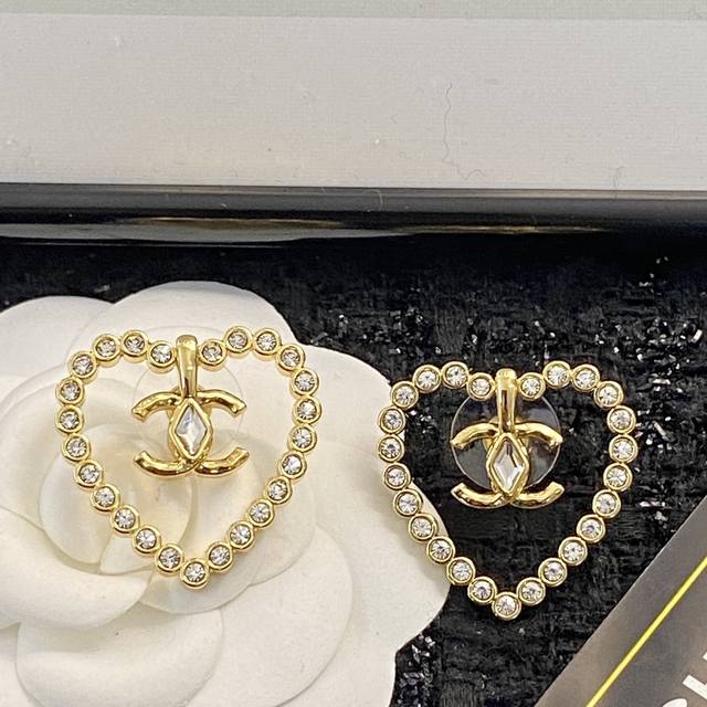 Chanel earrings hot sale, hot new arrival Chan 23 heart rhinestone earrings Mad