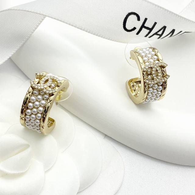 Chanel earrings are hot-selling and new products are available Chan 25th batch