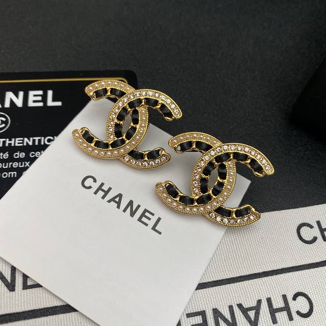 Chanel Chanel imported genuine leather micro-diamond combined with pearl letter