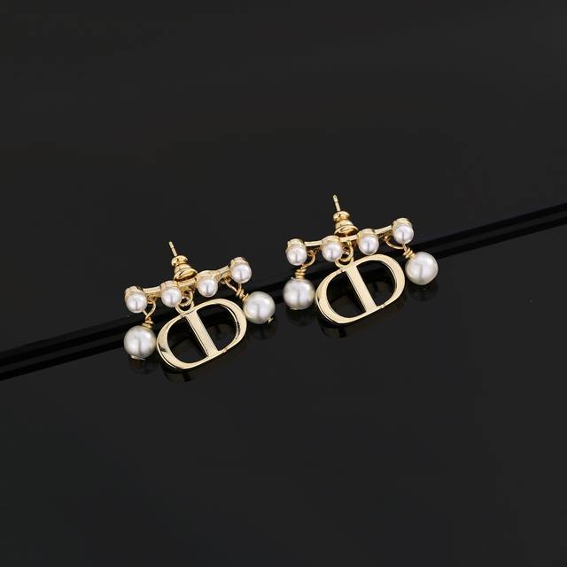 The latest Dior is popular among all internet celebrities, the Dior series, the