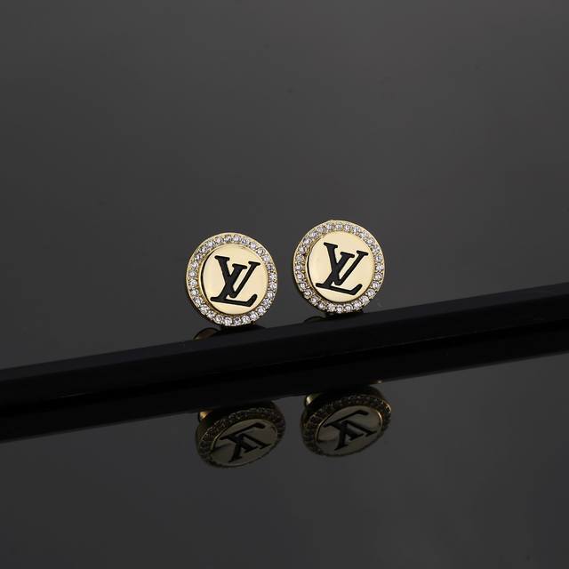 Beautiful Lv Louis Vuitton earrings are elegant, intellectual, classy and versa