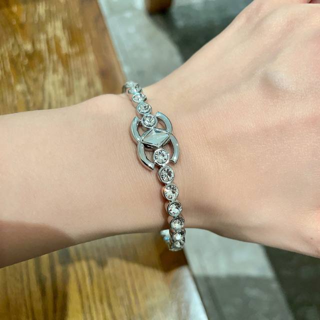 New Chanel double C letter bracelet, super heavy workmanship, Bling Bling, the