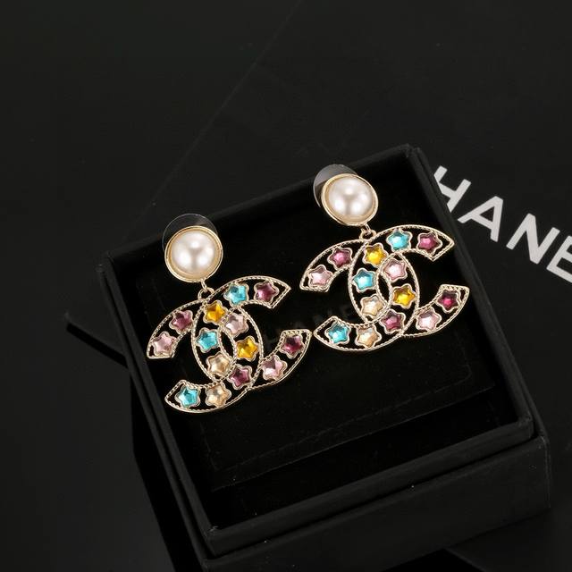 Chanel star color series earrings, more flattering face shape. Surrounded by go