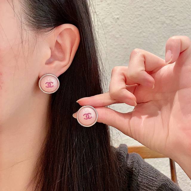 Chanel Chanel second-hand double C earrings. Chanel's styles really need no intr