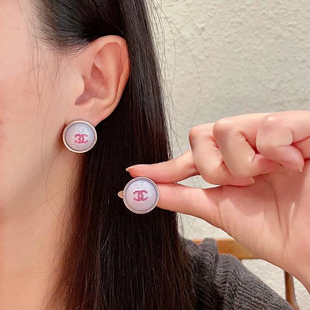 Chanel Chanel second-hand double C earrings. Chanel's styles really need no intr