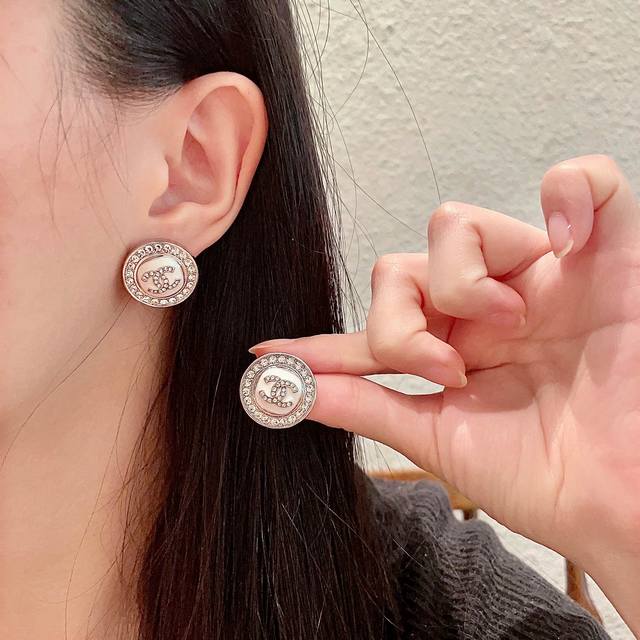 Chanel Chanel second-hand double C earrings. Chanel's styles really need no intr