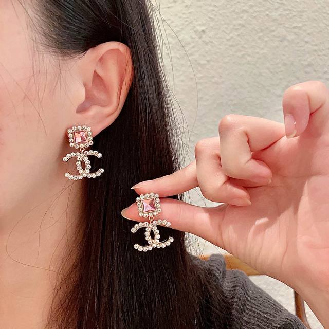 Chanel Chanel second-hand double C earrings. Chanel's styles really need no intr