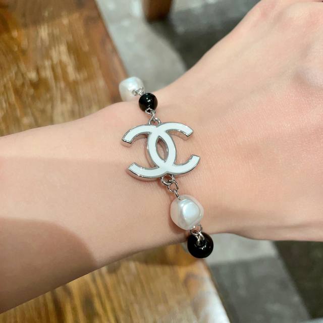 Chanel Chanel vintage letter bracelet Xiaoxiang's styles really need no introduc