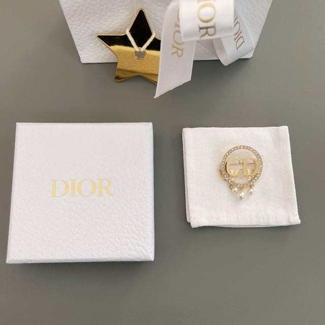 We produce Cd diamond hanging three-bead brooch Z 3500, spot delivery, first co