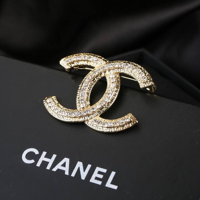Chanel Autumn and Winter Series Diamond Double C Brooch A unique design with a