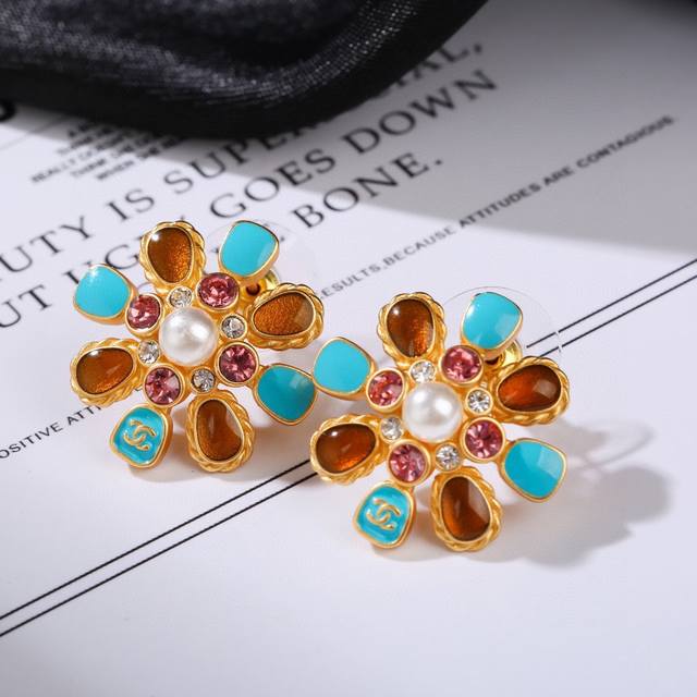 Chanel retro metal vintage earrings simple style super atmospheric Xiaoxiang dou