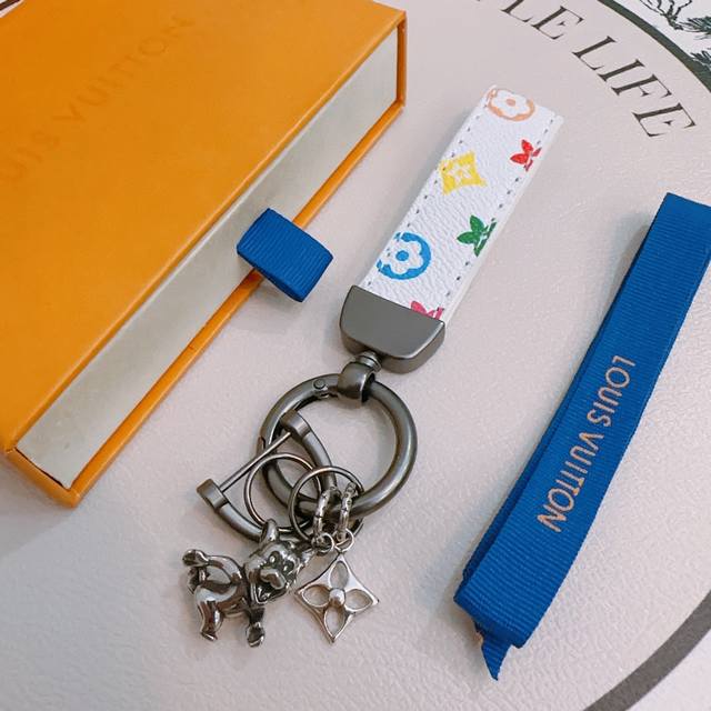 New product release Lv keychain Lv bag buckle latest model bag pendant with high