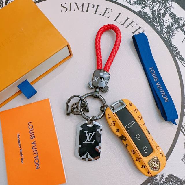 New product release Lv keychain Lv bag buckle latest model bag pendant with high