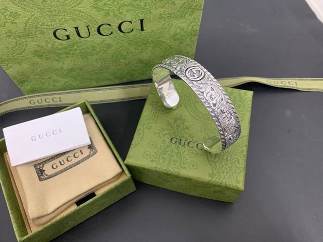 Arrived Gucci Double G Old Tiger Head Pattern Wide Bracelet Code: E0882043 DDD