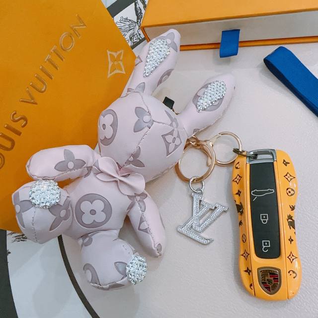 New product release Lv keychain Lv bag buckle latest model bag pendant with high