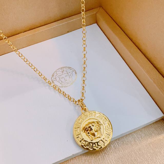 High quality Versace necklace Medusa head original goods counter new model open