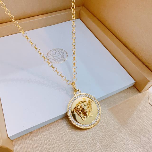High quality Versace necklace Medusa head original goods counter new model open