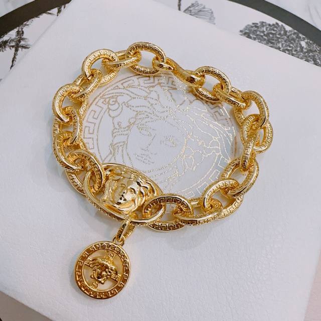 High quality Versace bracelet Medusa head original goods counter new model open