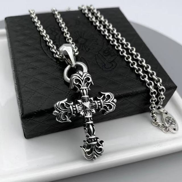 Croc Punk Cross Necklace Men's Classic Cross Flame Pendant Sweater Chain Europe