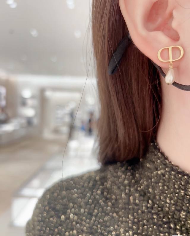 Dior Cd letter drop pearl earrings 25th new style, fairy earrings! You will be a