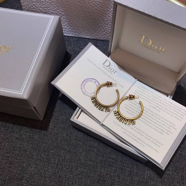 Original Dior earrings, same as the counter, brass material, popular model, uni