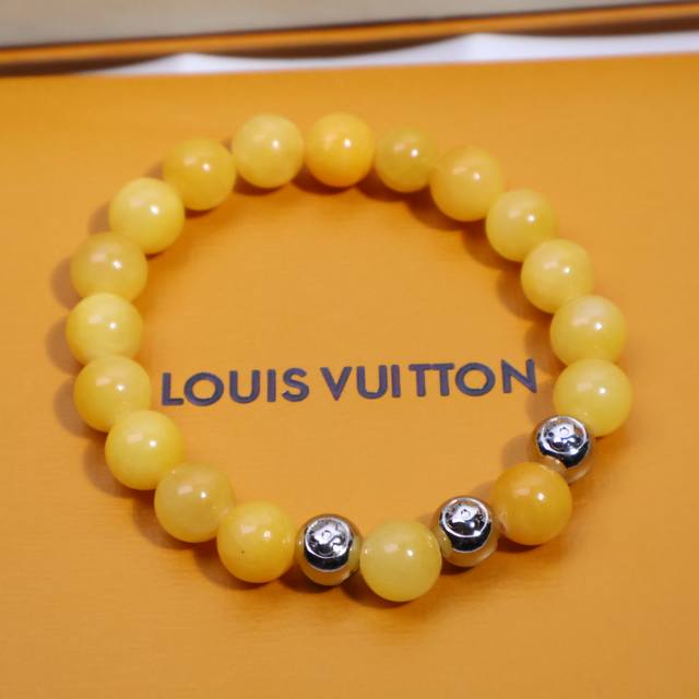 New fashion! This Lv monogram bracelet is a must-have ticket for fashionistas~ W