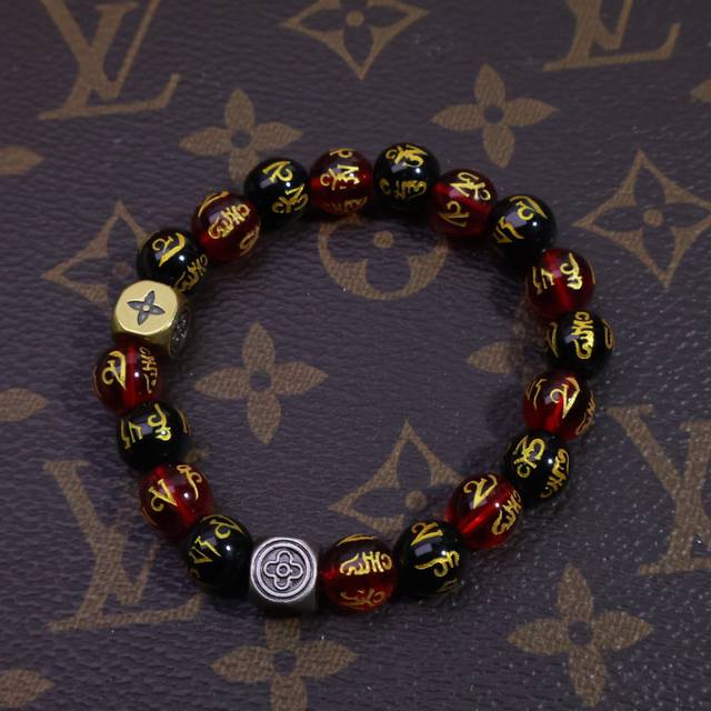 New fashion! This Lv monogram bracelet is a must-have ticket for fashionistas~ W