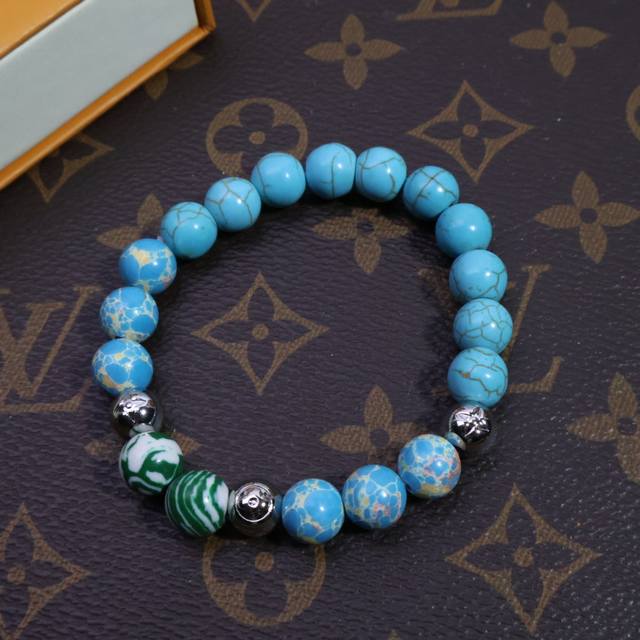 New fashion! This Lv monogram bracelet is a must-have ticket for fashionistas~ W