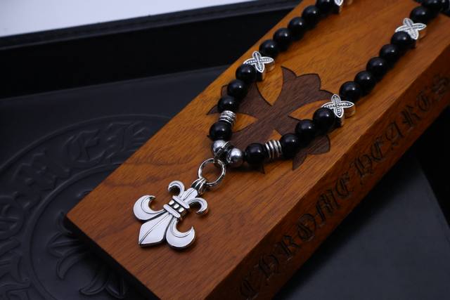 Fashion experts buy with their eyes closed! Chrome Hearts hot black beaded neckl