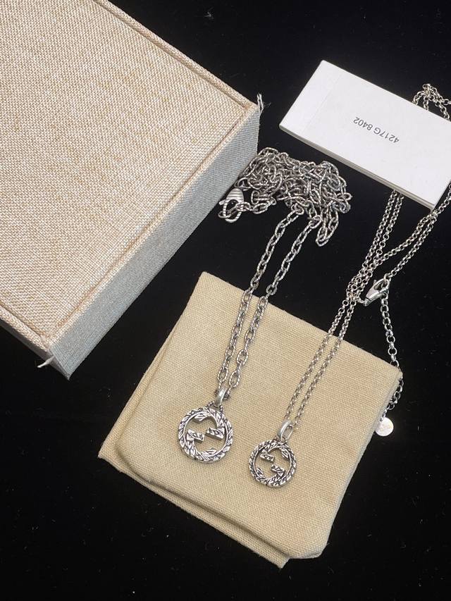 Gucci Interlocking series textured distressed double G necklace The two most pop