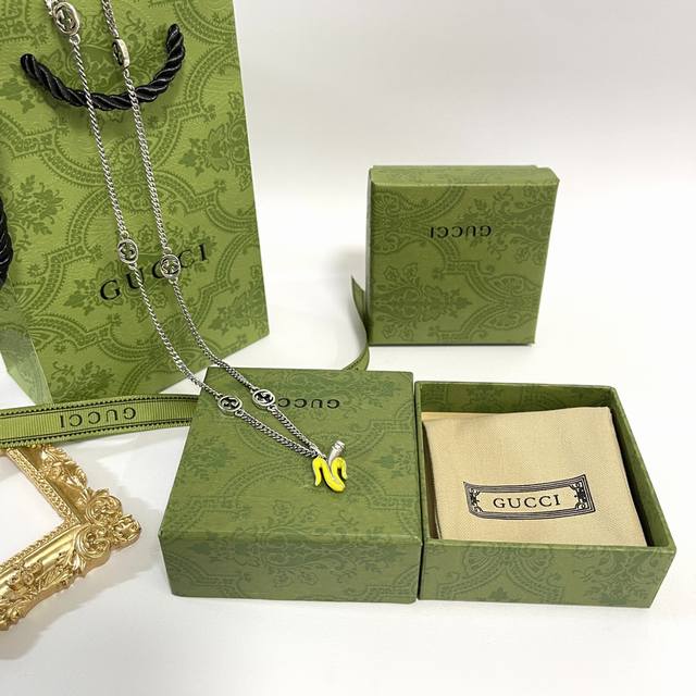 Gucci latest banana necklace DDD
