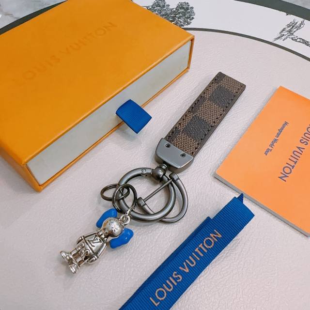 New product release Lv keychain Lv bag buckle latest model bag pendant with high