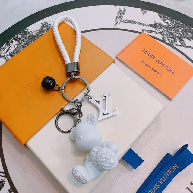 New product release Lv keychain Lv bag buckle latest model bag pendant with hig