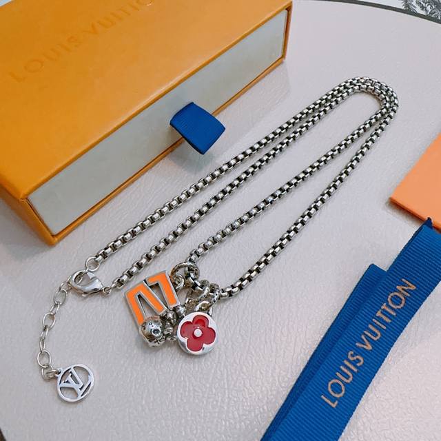 Lv Louis Vuitton necklace original goods counter new model open mold retro trend