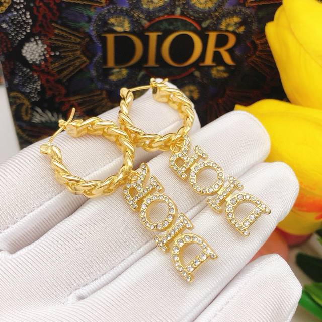 No. Ded0359 Dior original new product Dior star pearl earrings, high-end qualit