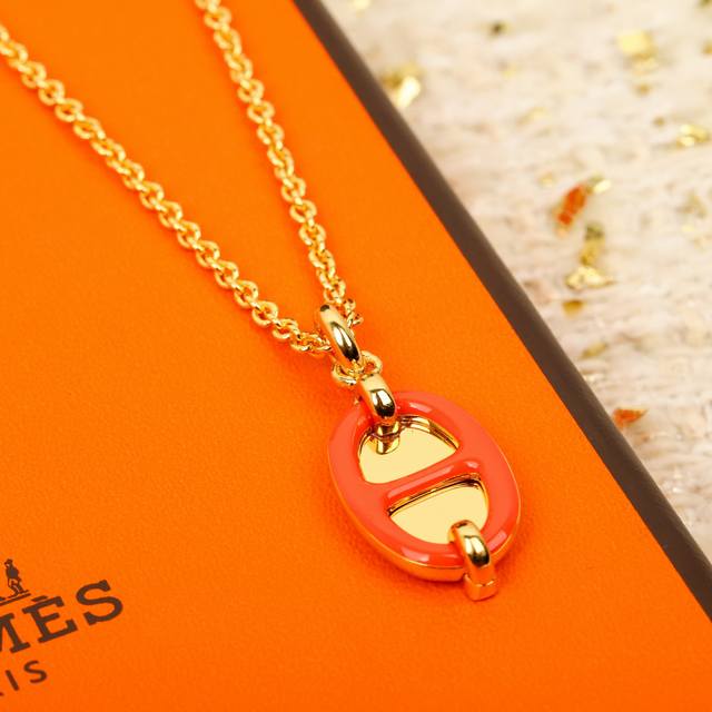 We produce pig nose necklace Zp7280, can be customized with 18K real gold and r