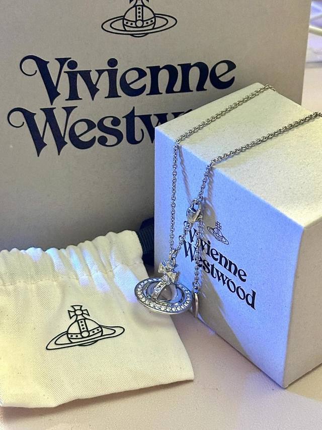 Queen Mother Necklace Vivienne Westwood is a British fashion designer and the m