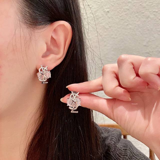 New YSL Saint Laurent earrings are always more beautiful than classic Chanel in