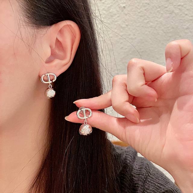 Dior Dior second-hand earrings counter consistent new selection original consist