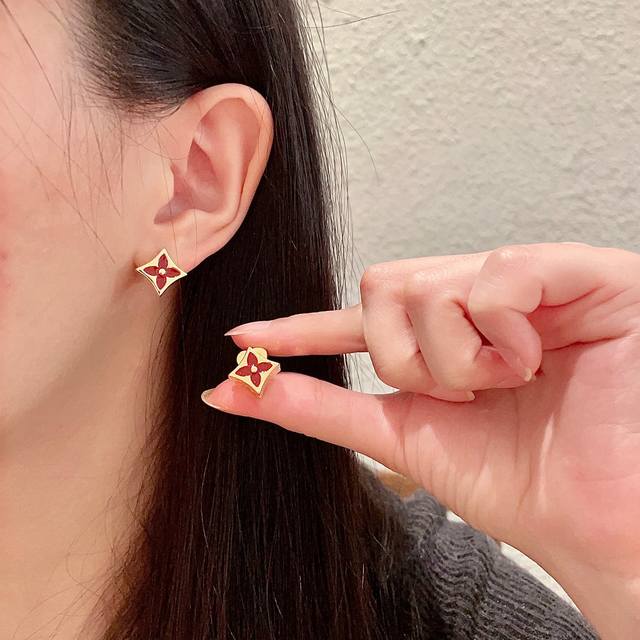 Lv Louis Vuitton 2025 early spring new earrings classic old flower earrings supe