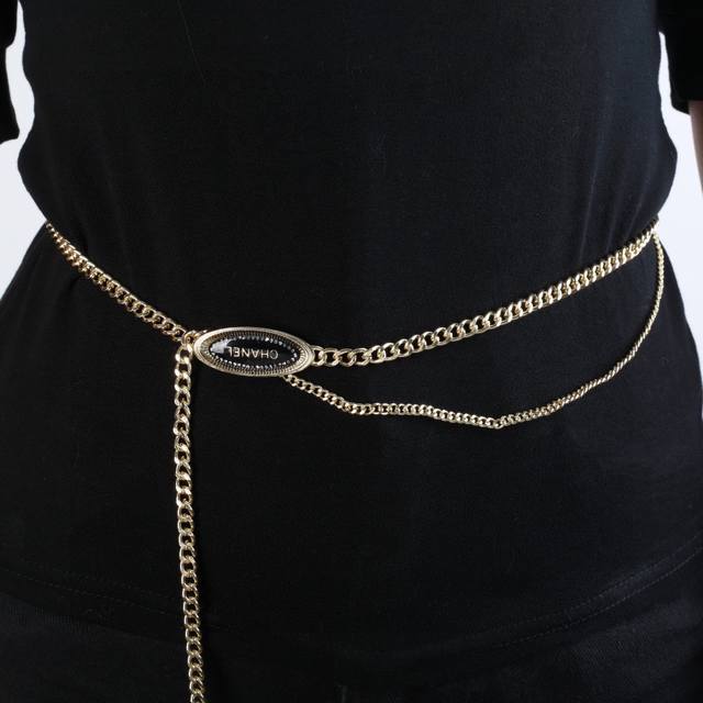 Chanel's new waist chain is very finely crafted in every detail. This design is