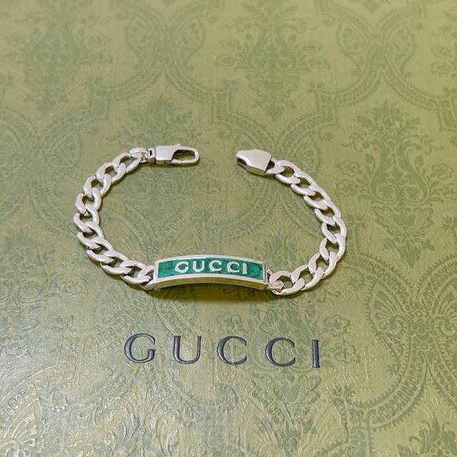 2025 The latest Gucci bracelet is a classic and exquisite one. No matter the sty