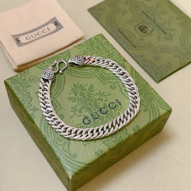 2025 The latest Gucci bracelet is a classic and exquisite one. No matter the sty