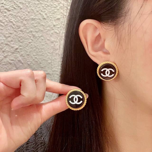 Chanel classic double C earrings DDD